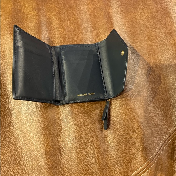 Michael Kors Small Leather Envelope Wallet - Picture 2 of 6